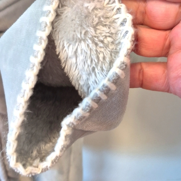 Pottery Barn Gray Robe w/ White Stitching No Tag Size S/M Gently Loved - Picture 3 of 12